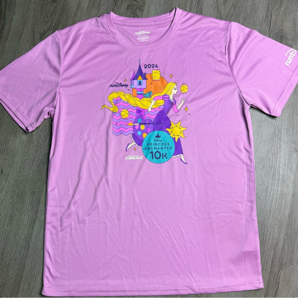 Rundisney 2024 Princess Weekend 10K Rapunzel Men’s medium M Short Sleeve Disney